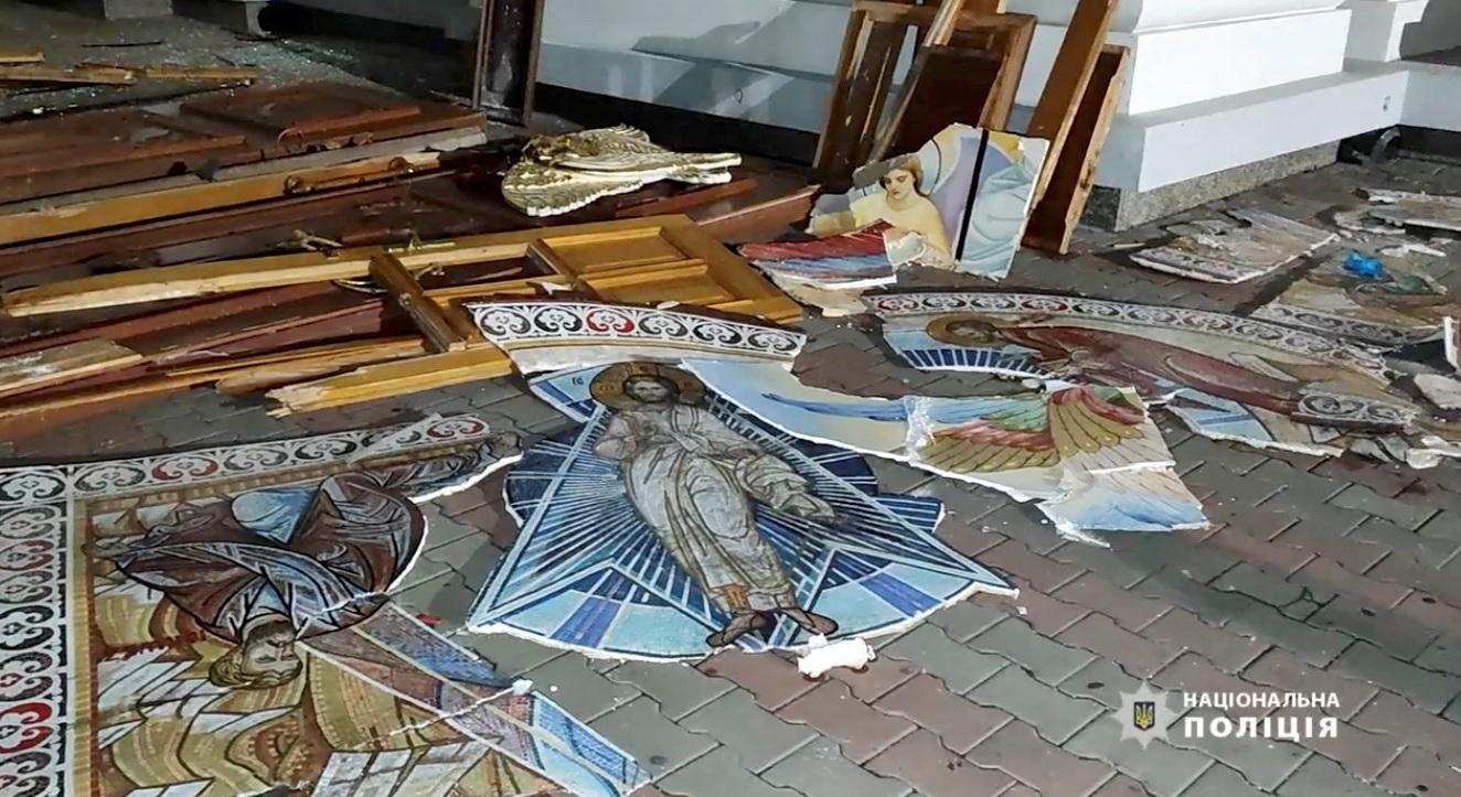 俄軍的導彈攻擊催毀歷史悠久的主顯聖容大教堂,大批文物損毀。(路透社)