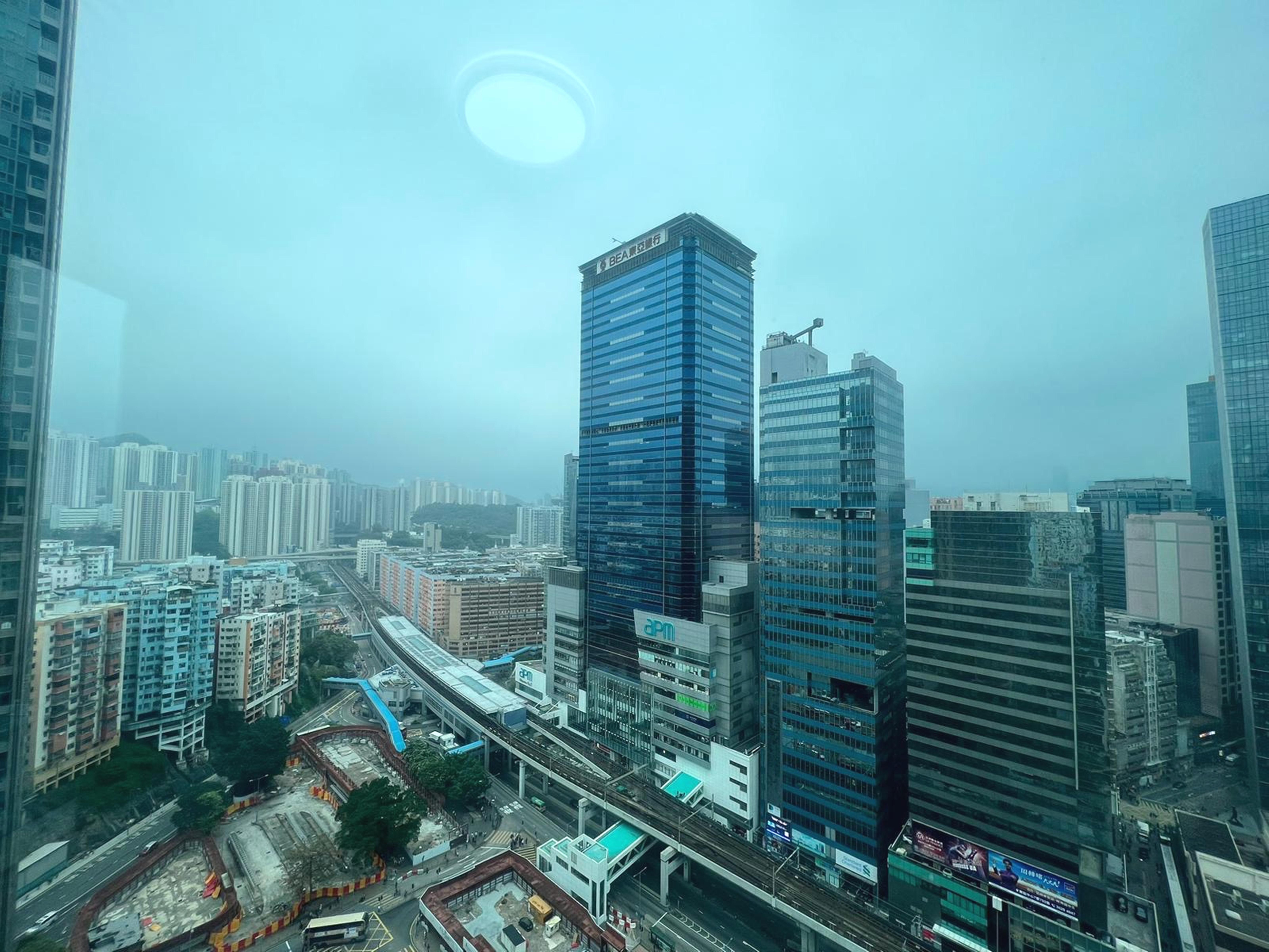 單位面向apm及港鐵觀塘站一帶,視野遼闊開揚。