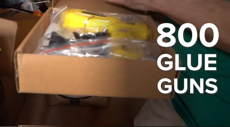 800支熱熔膠槍。(互聯網)