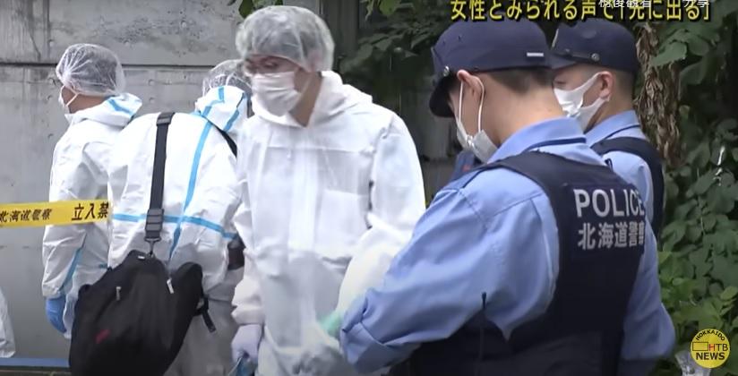 日本發生恐怖肢解案,警員在案發的札幌酒店搜證。(互聯網)