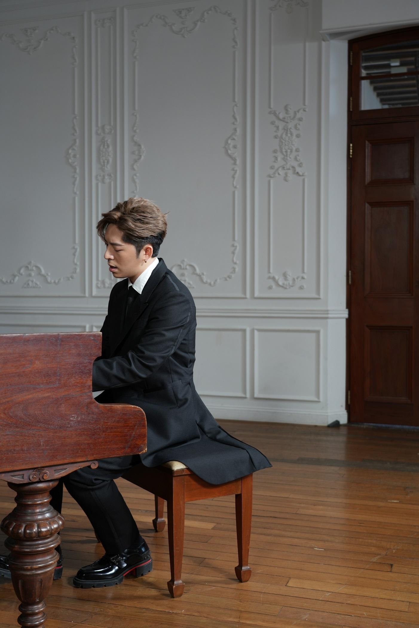 MIRROR成員呂爵安(Edan)將有新歌派台,他預告今次會是首7個字歌名的「E式情歌」