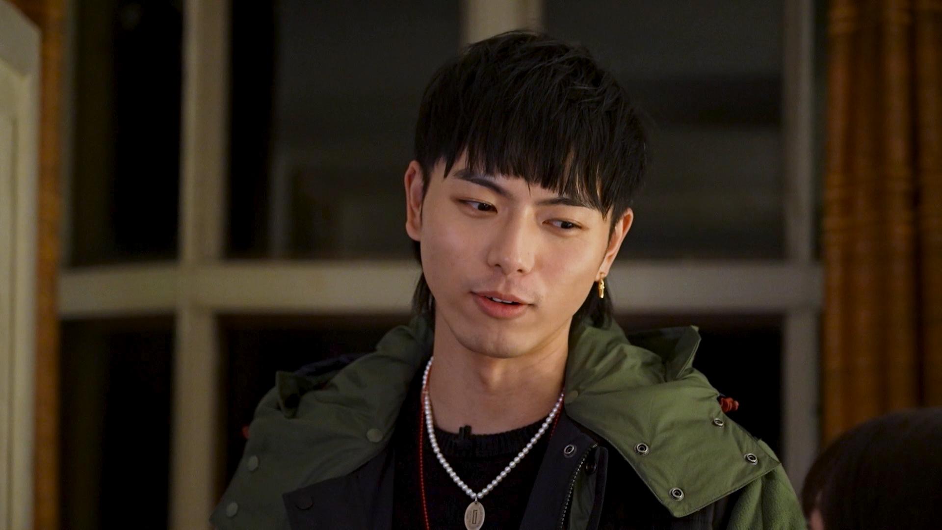 在旁的193因親眼見證靈體的回答,驚訝到口窒窒,更不禁「嘩!」了一聲。