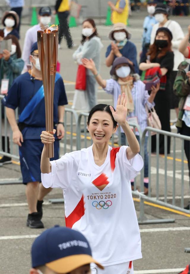 壇蜜前年激瘦為東京奧運傳聖火,皮包骨外型嚇親網民。