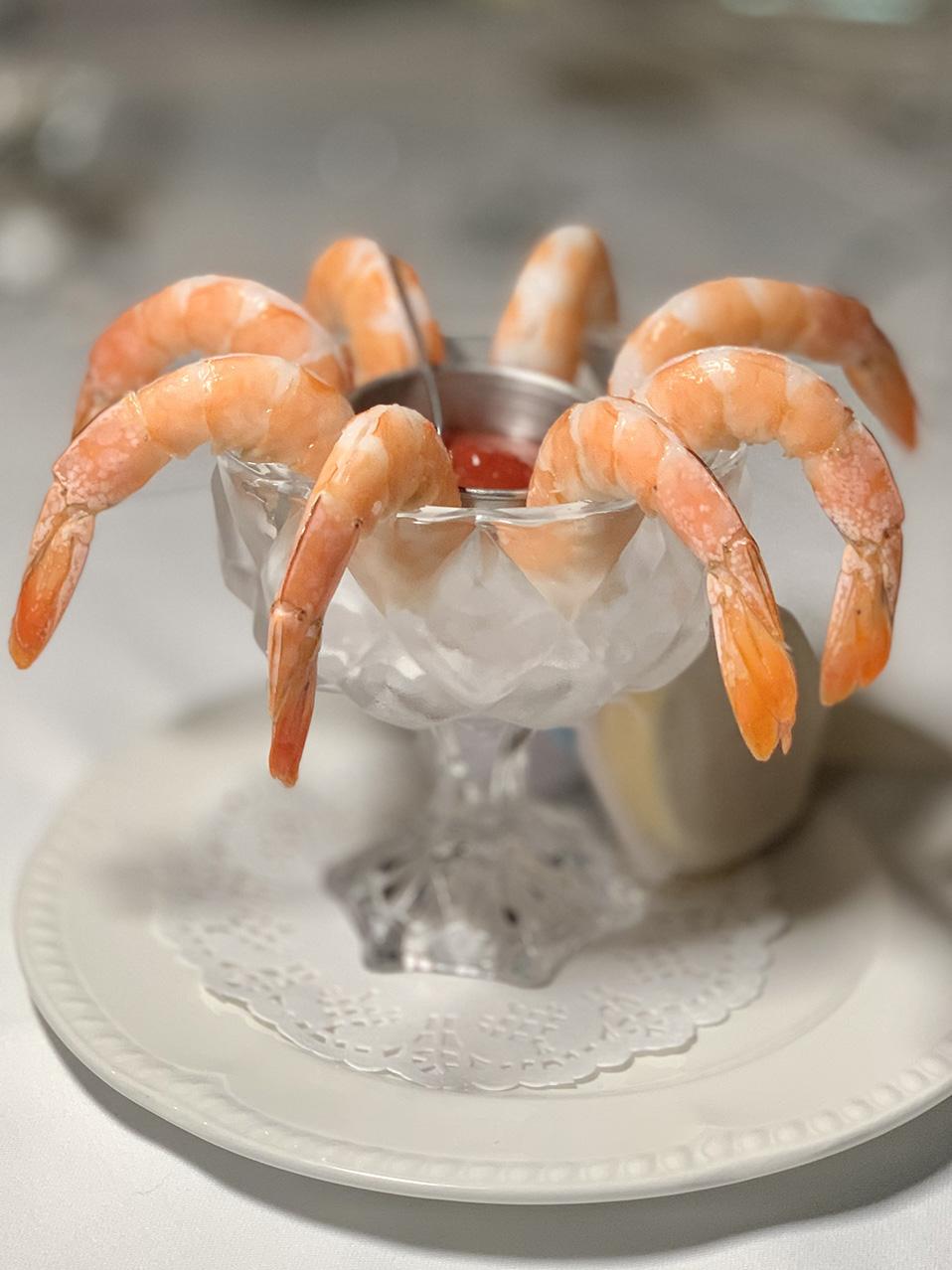 大蝦咯嗲是懷舊西餐不可或缺的經典頭盤之選。