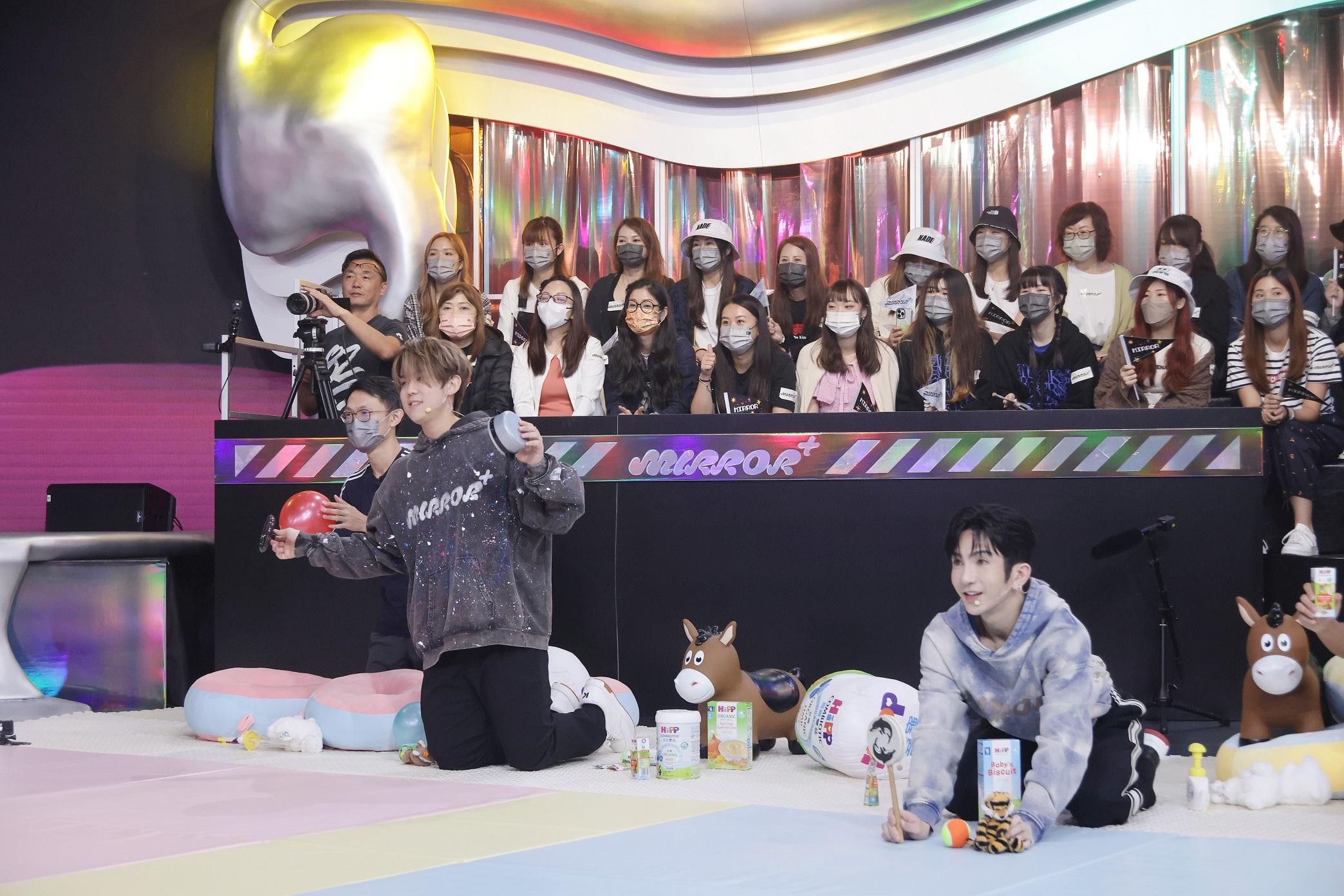 姜濤和Anson Lo各自用秘密武器吸引BB隊友。