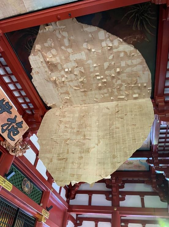 東京淺草寺本堂天花板的「龍之圖」於周六(8日)上午突然剝落。(互聯網)