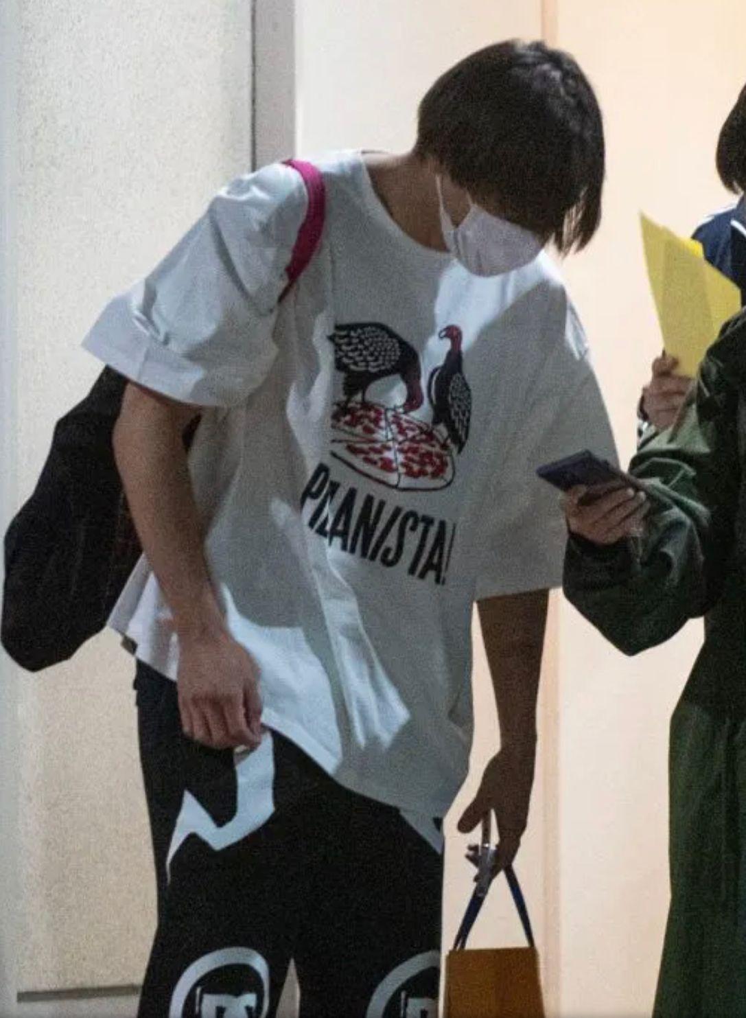 山田裕貴為與女友爭取見面機會,不時到男方寓所密會及過夜。