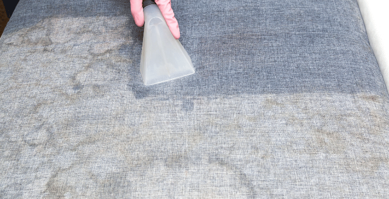 布梳化潮濕天氣會易發霉,較難清洗打理