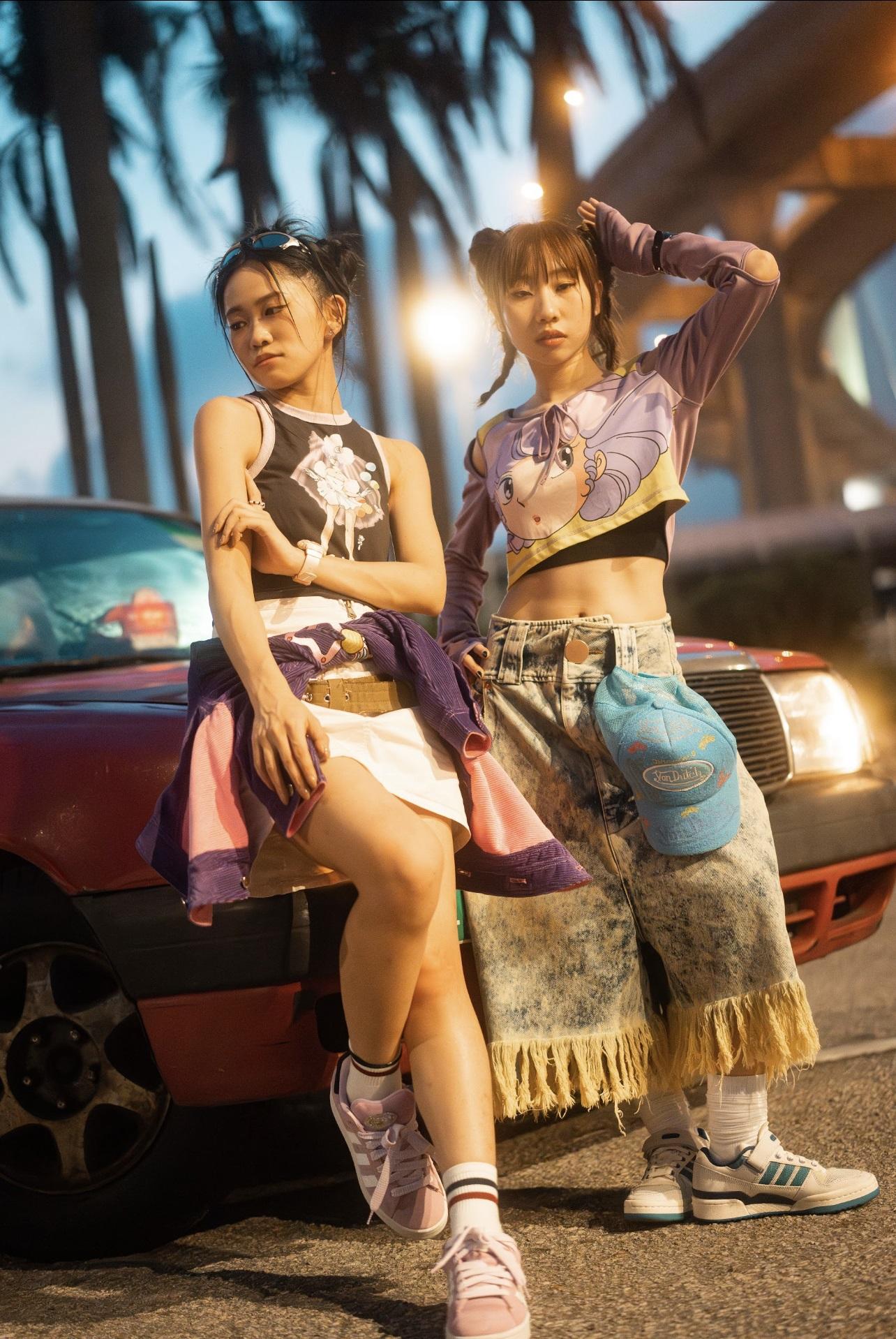 張天穎推出新歌《pick up your phone》,邀請麗英@小薯茄為新歌featuring及齊齊拍MV。