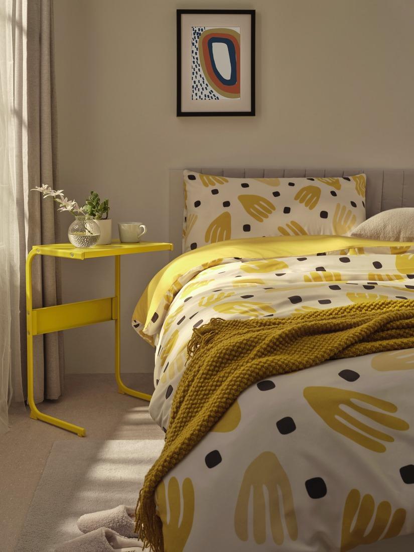 BRUKSVARA寢具 $149.9 寢具組合包括兩個枕袋和一個被套,只售$149.9!被套兩邊有不同顏色,一邊是鮮黃單色,另一邊則是黃色不規則圖案搭配黑色波點。兩個設計可依照心情隨時改變風格。