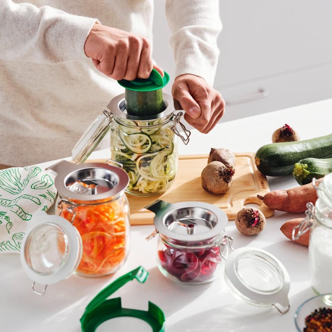 TABBERAS 蔬菜切片器 $79.9/ 4件裝 外型極具藝術感,切片器備有3款不同切刀,輕鬆把不同大小蔬菜切成理想形狀。