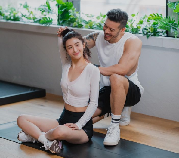 沈震軒和陳欣妍做「生招牌」拍攝了一輯健身運動照。(111 Ones Fitness ig相片)
