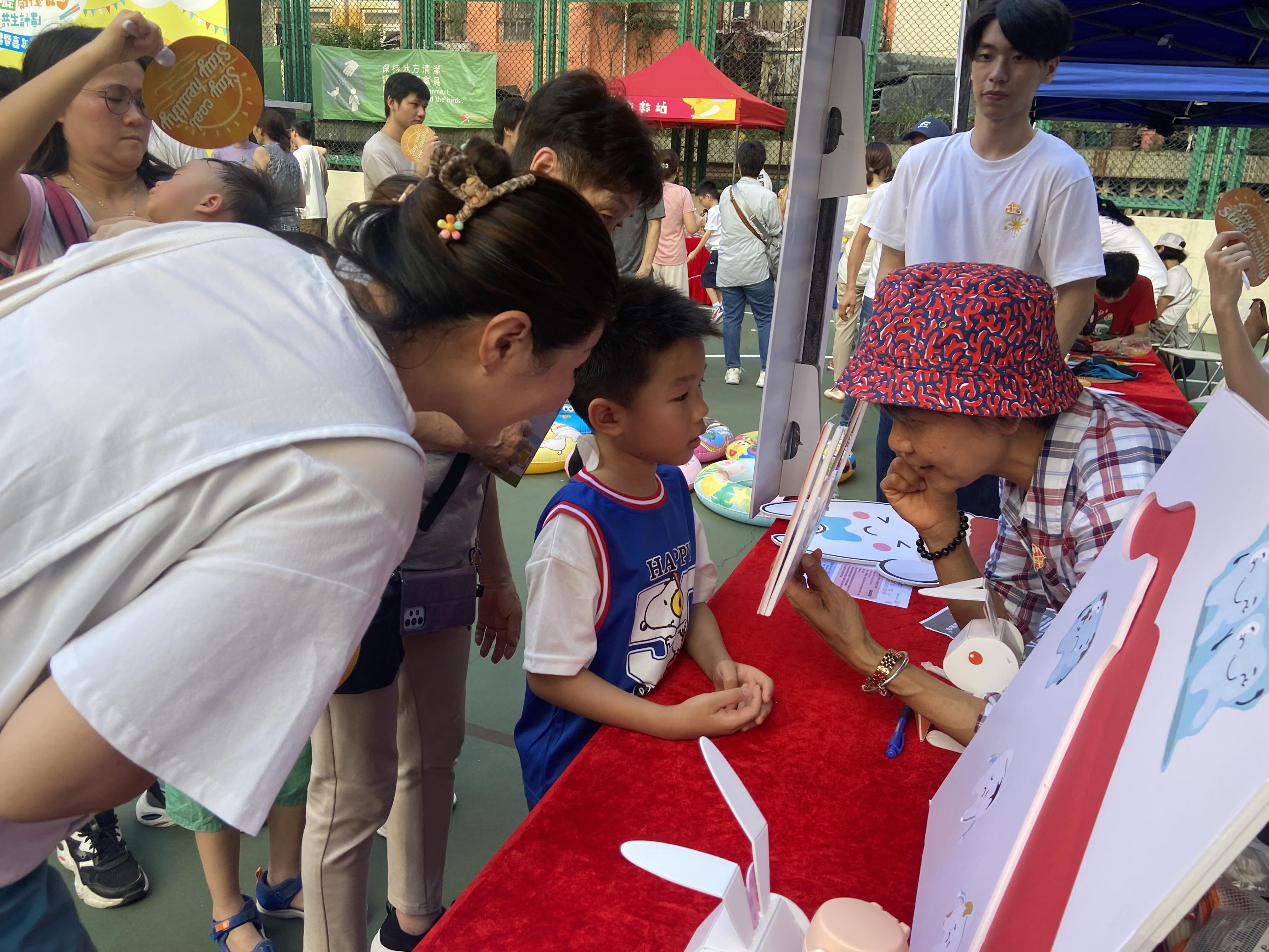 賽馬會「三房兩廳開檯食飯」社醫共生計劃,今舉行活動開幕誌慶暨嘉年華。