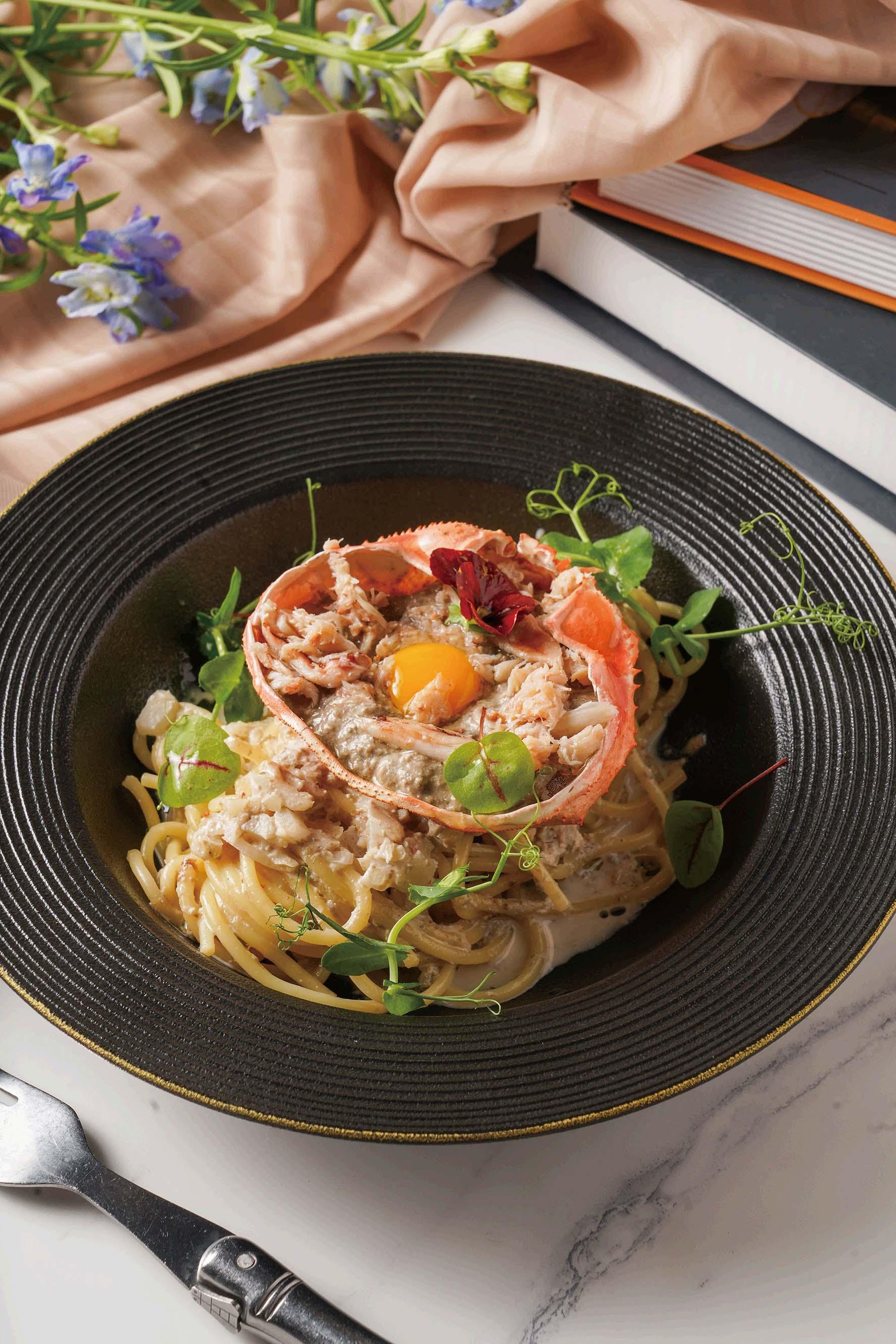 甲羅燒蟹肉蟹膏意粉(HKD$168),以日本北海道直送的松葉蟹膏配以斯里蘭卡的蟹肉,鮮味十足。