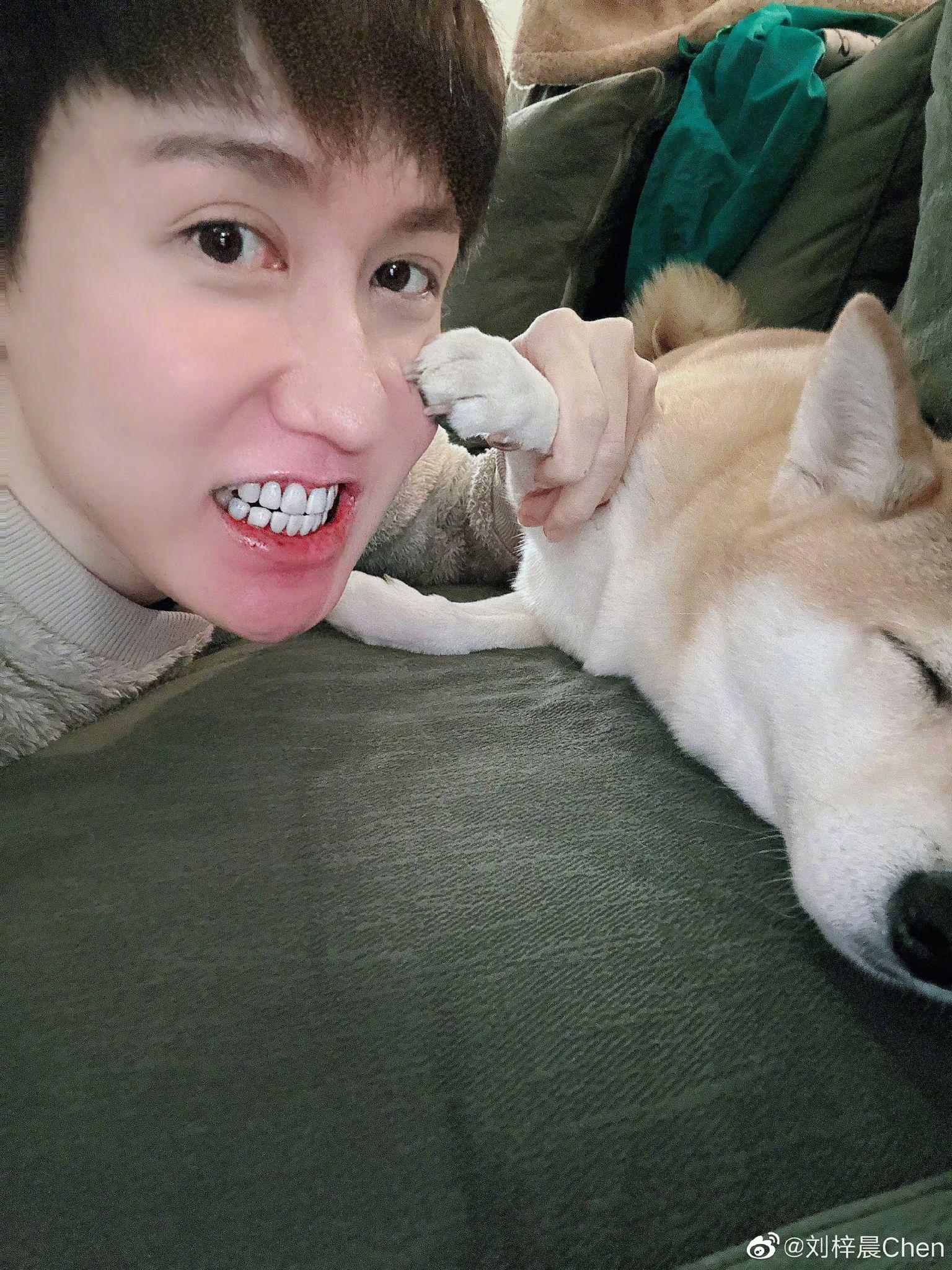 「蛇精男」劉梓晨今年起再度活躍社交平台。