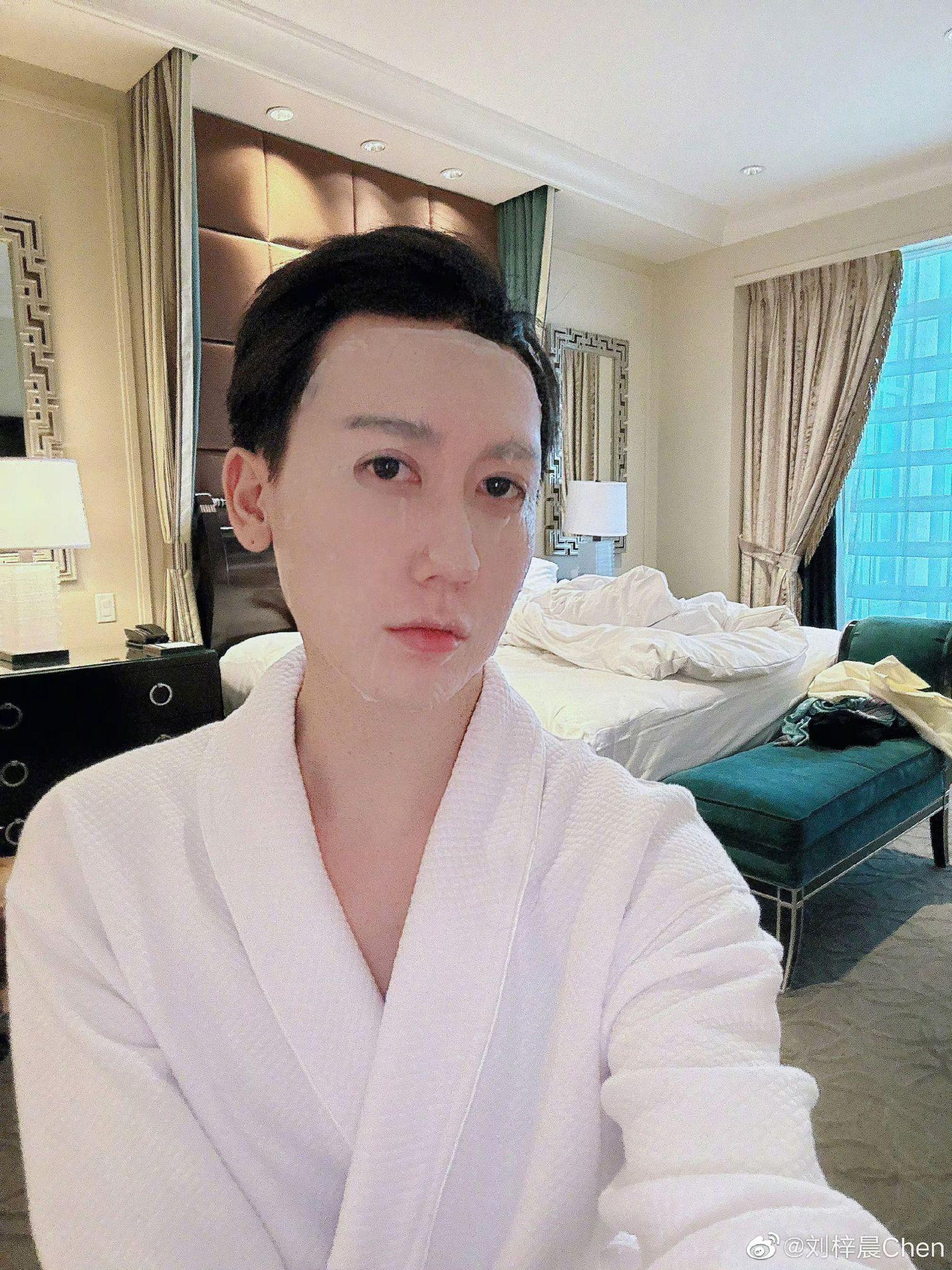 「蛇精男」劉梓晨今年起再度活躍社交平台。