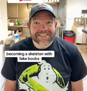 萊德福德指隆胸人士如土葬,最終會化成「有假胸的骷髏骨」。(互聯網)