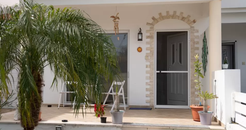 殺妻案|亨特與妻子珍妮絲位於塞浦路斯的寓所。(互聯網)