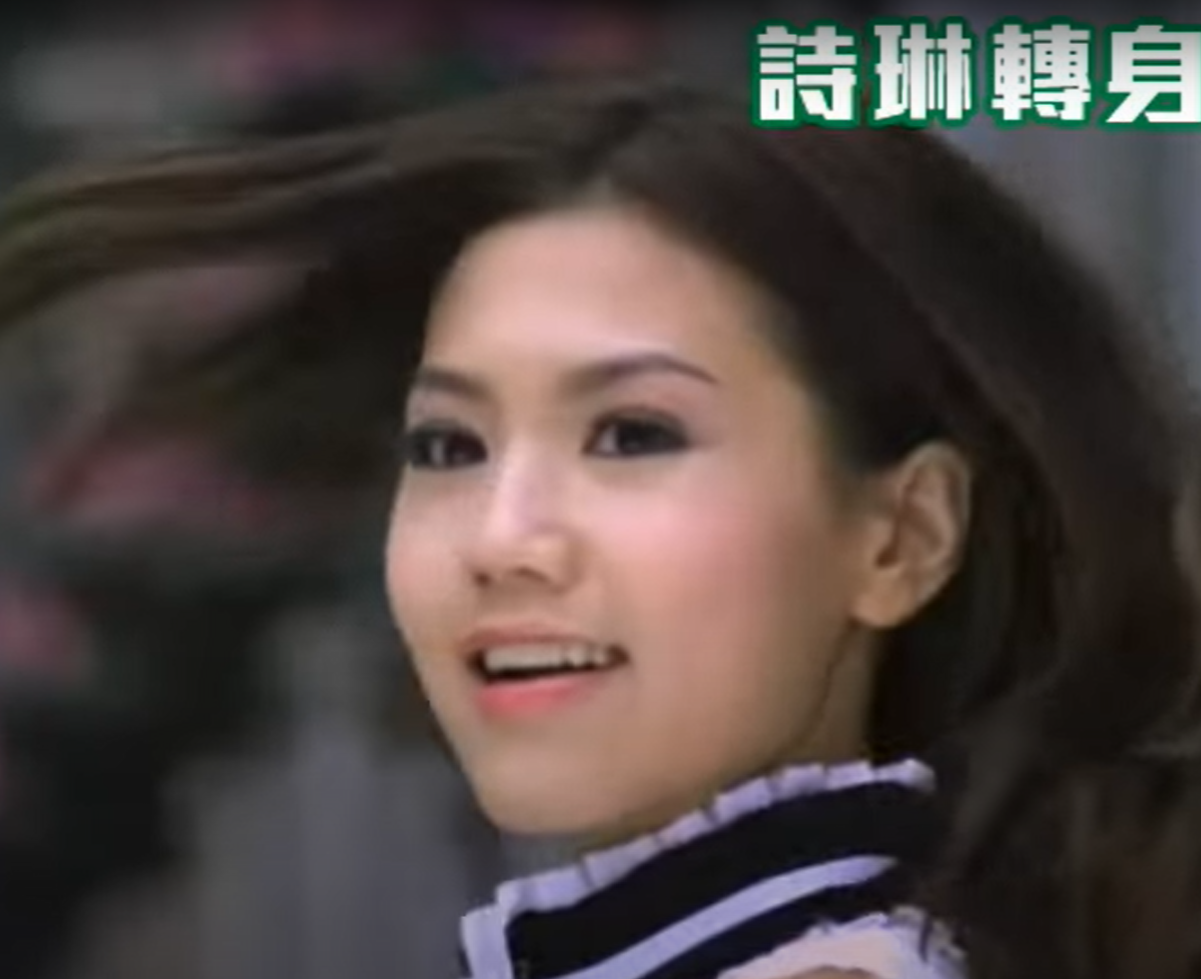 周秀娜曾在詩琳美容 SlimBeauty 2009 電視廣告中使出反智轉身