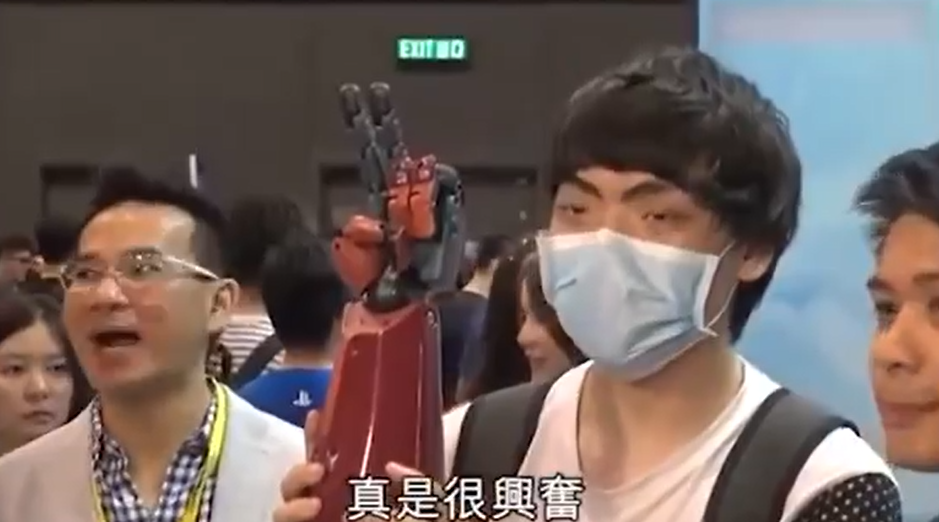 2015年動漫節,陳先生取得生化手臂。