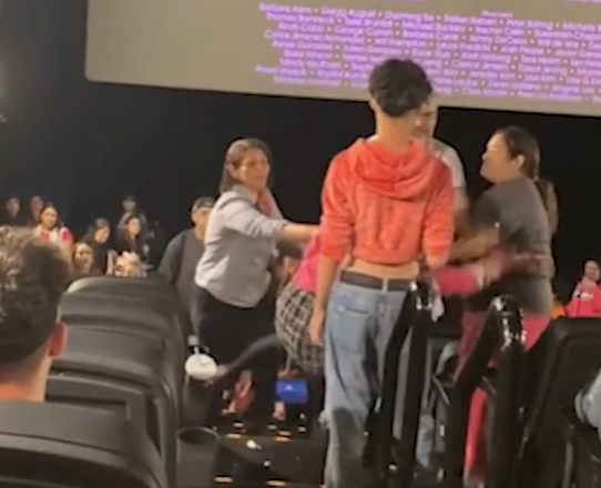 粉紅褸師奶還撃。(互聯網)