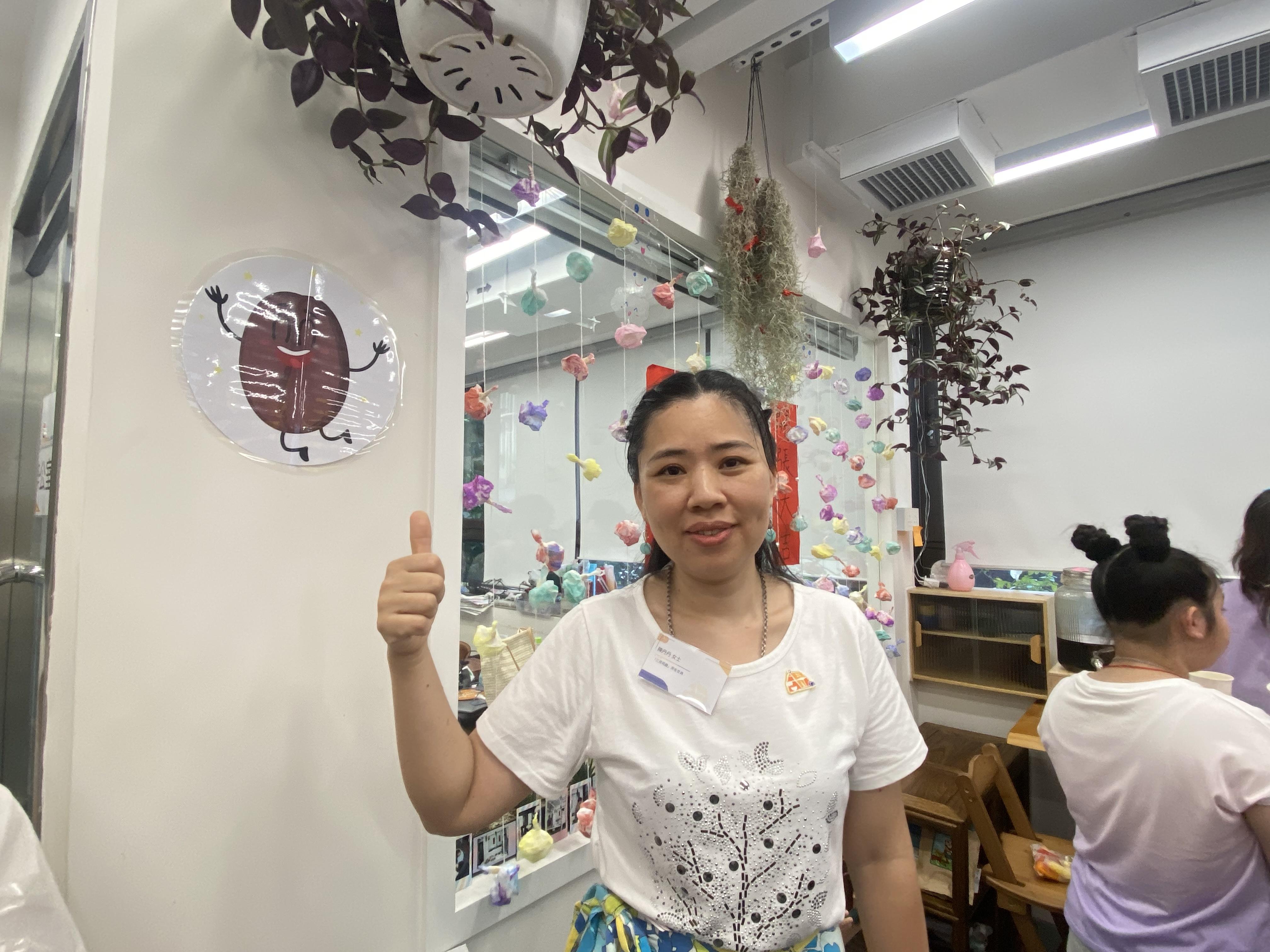 賽馬會「三房兩廳開檯食飯」社醫共生計劃,今舉行活動開幕誌慶暨嘉年華。街坊陳丹丹(謝曉盈攝)