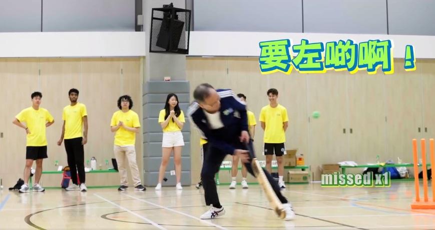 都大校長林群聲接受板球健將挑戰,鼓勵DSE考生勇於面對挫折。