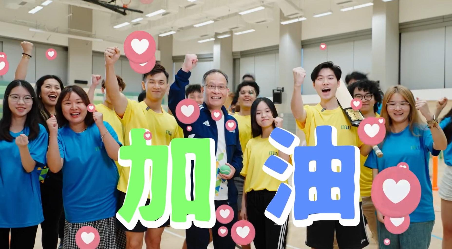 都大校長林群聲接受板球健將挑戰,鼓勵DSE考生勇於面對挫折。