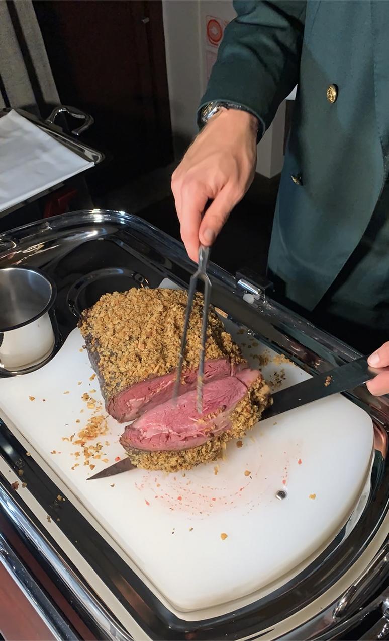 高尚中蘊含豪情的堂切燒牛肉Prime Rib Roast,人吃人愛。
