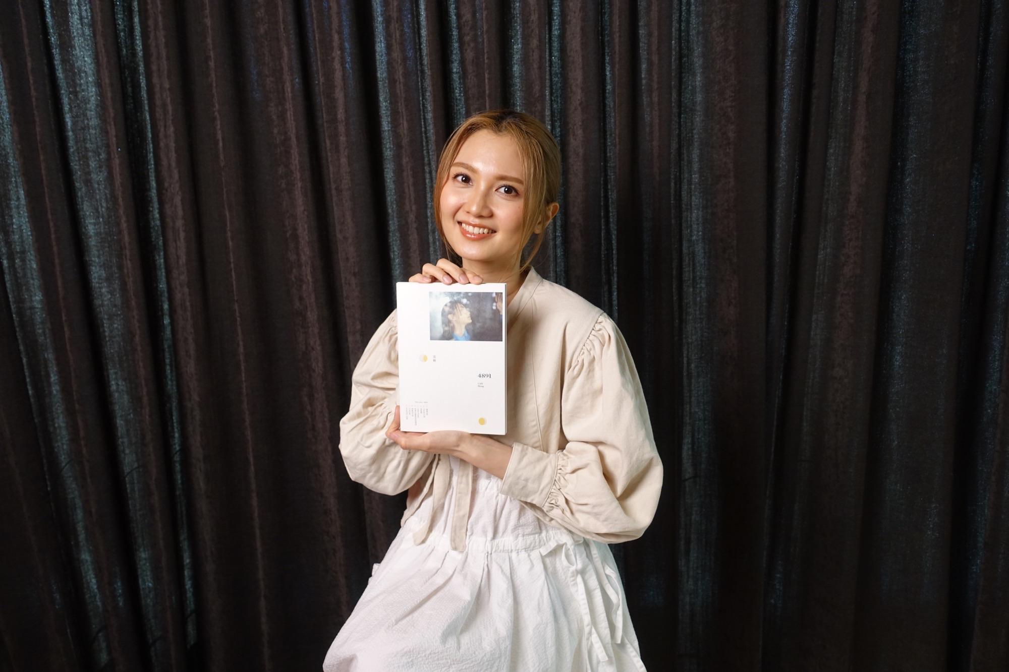 黃妍推出第三張專輯《4891》,大玩二創說同人小說。