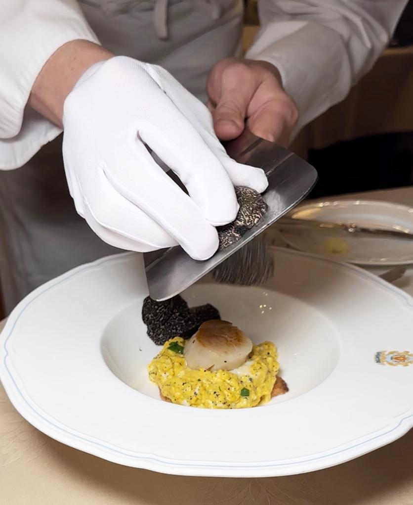 黑松露炒蛋多士配北海道帶子