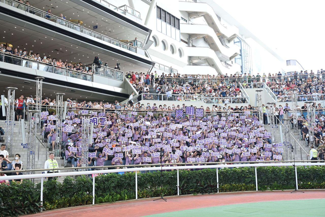 炎明熹獲大批粉絲到場支持。