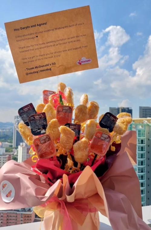 麥當勞非常感謝他們寄了非常富創意的喜帖給麥當勞。(IG)