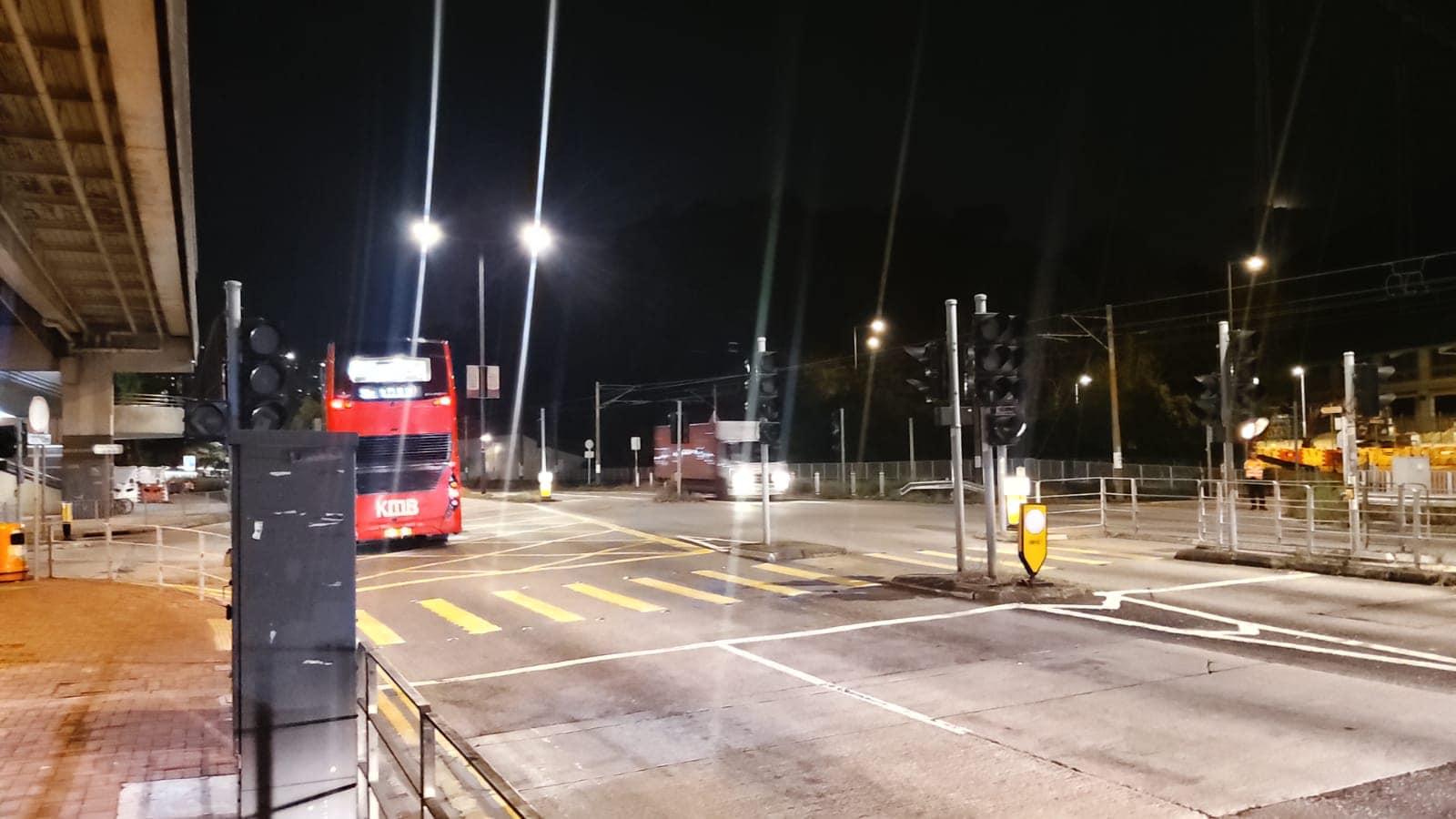 屋苑內最少有5座大廈突然停電,附近有交通燈亦受影響。(香港突發事故報料區(新版)@FB)