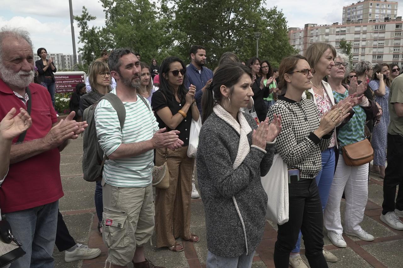 法國多地有民眾集會反暴力,巴黎市稱不擔心事件影響明年奧運會。(巴黎。AP)