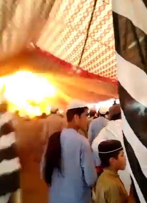 突然台上發生猛烈爆炸,現場隨即陷入混亂。(X)