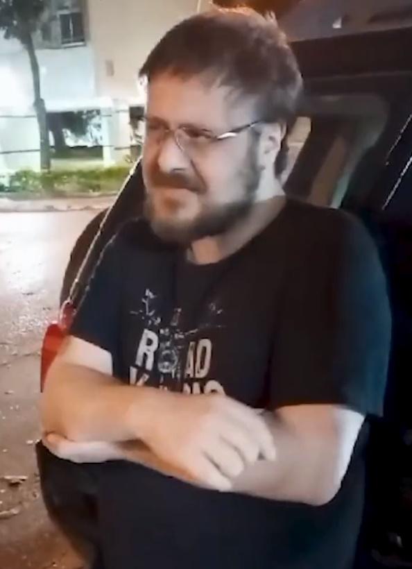 警方向Daniel詢問女童是否在他的家,起初疑犯語無倫次地回應。(Twitter)