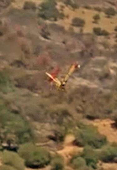 希臘空軍滅山火飛機墜毀2機師殉職,採訪變死亡直播。(X)