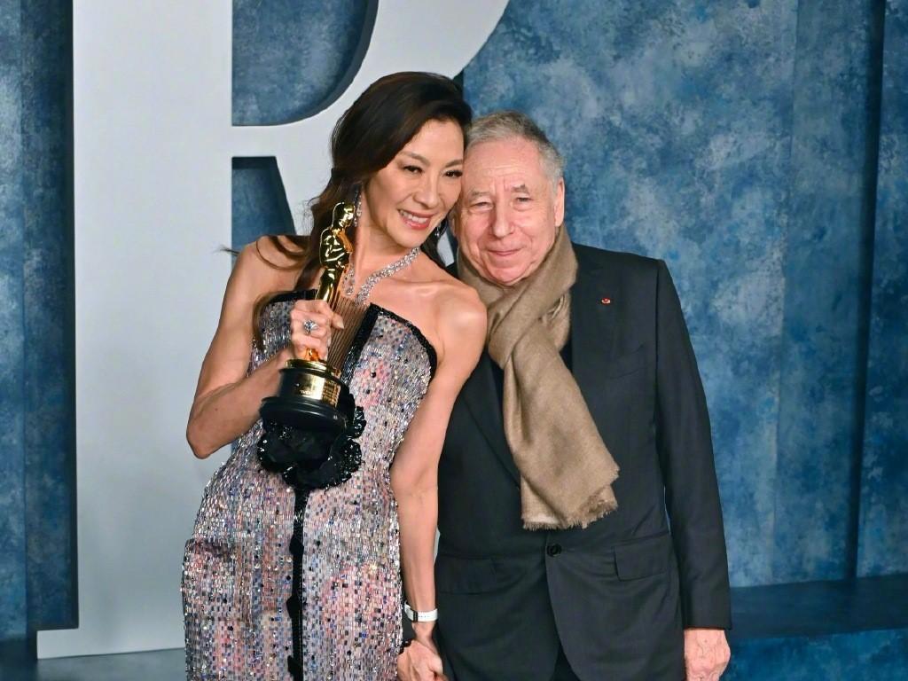 楊紫瓊與77歲前法拉利總裁Jean Todt相戀多年後結婚。