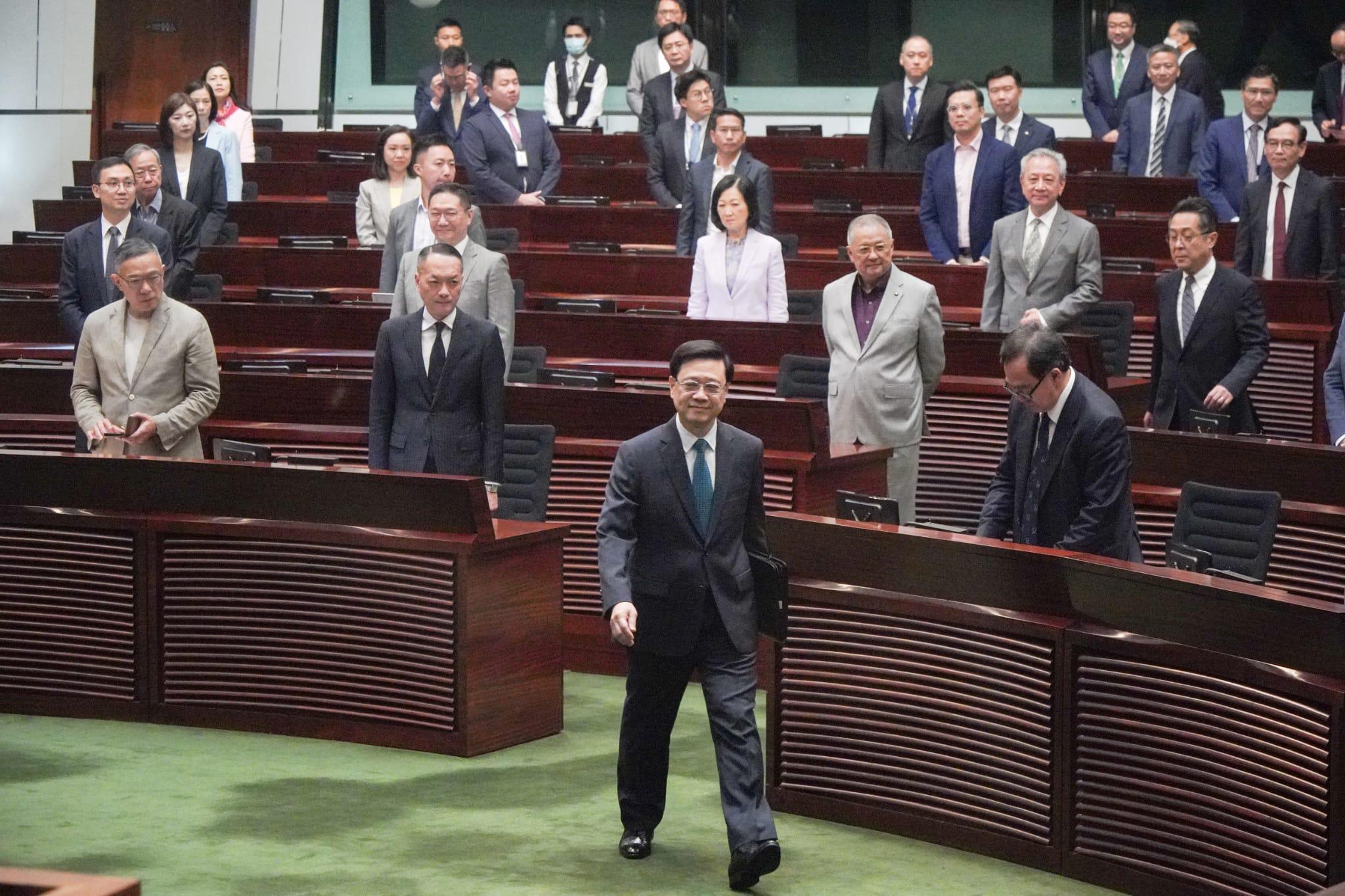 李家超出席任內第二次立法會互動交流會,與議員討論文化法治及應急安全問題。(李睿哲攝)