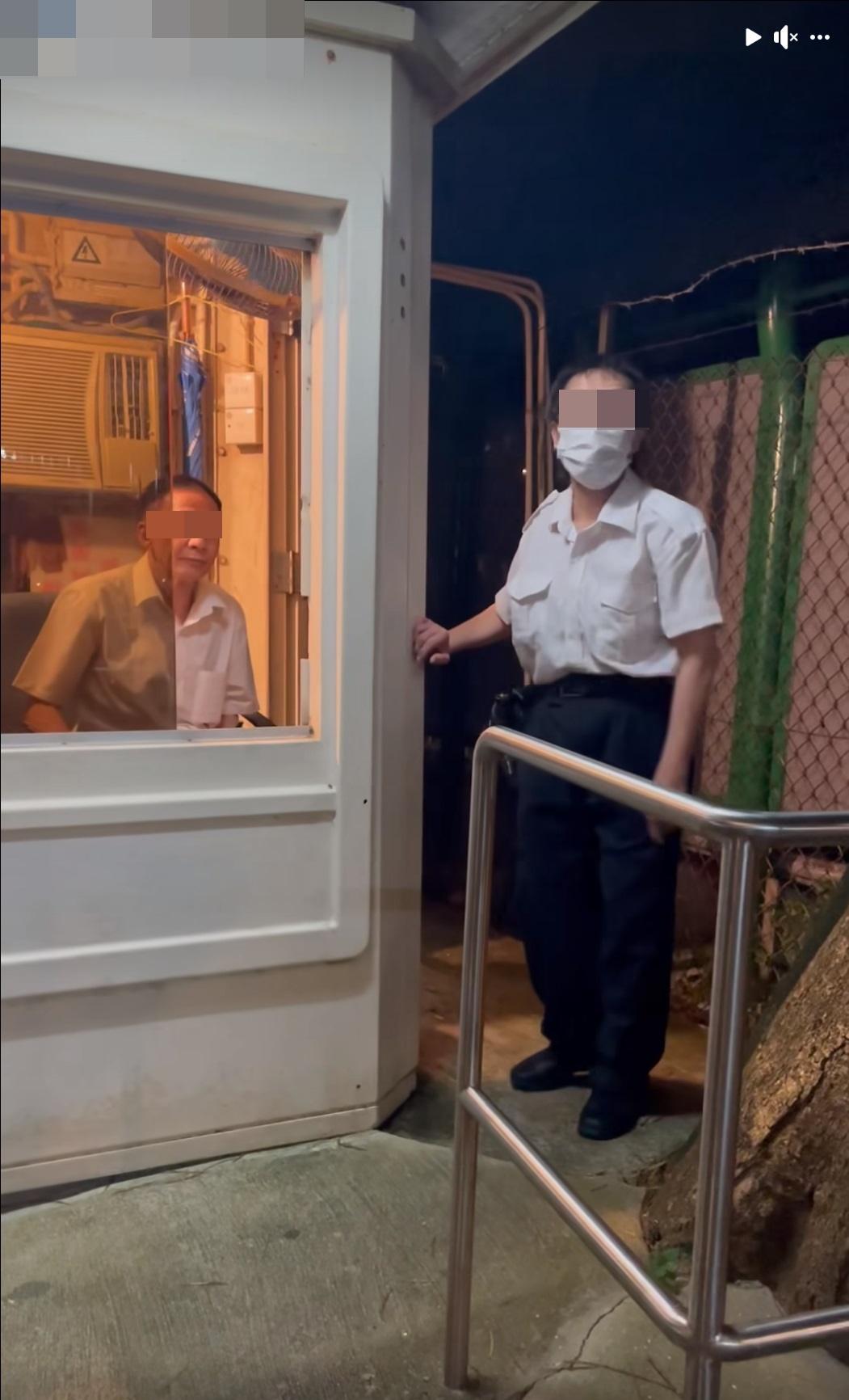 勸諌開閘的街坊與女保安互罵。(網片截圖)