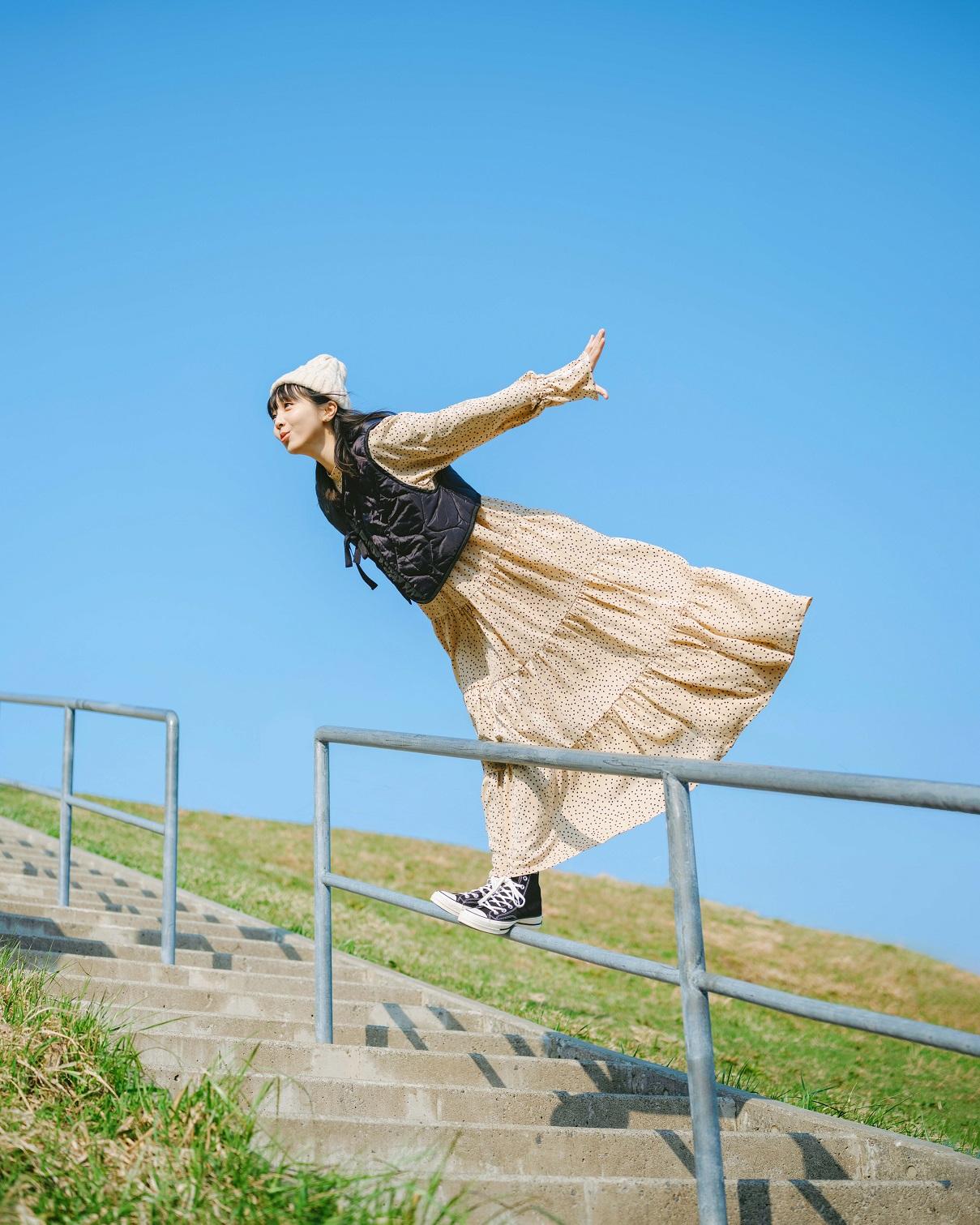 阿冰往北海道拍攝首本寫真集《Blue Blue Blue》。