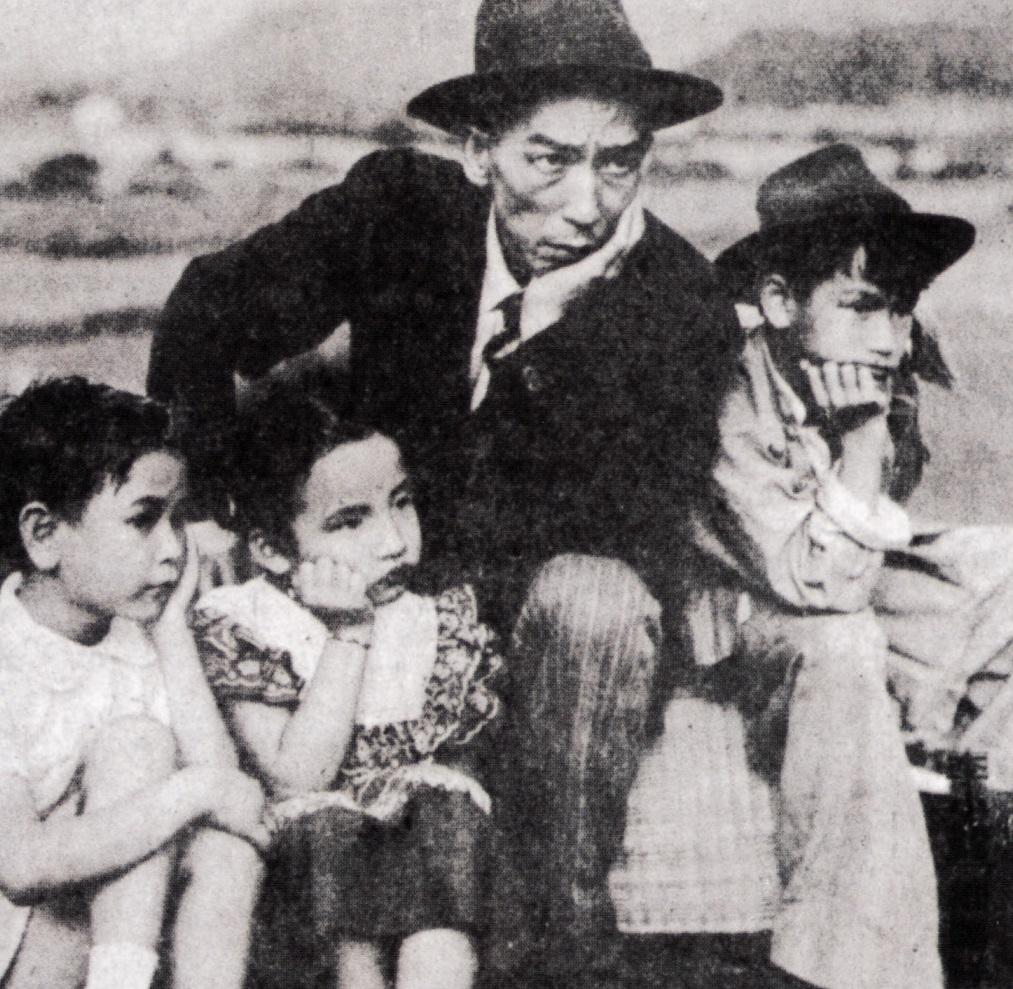 馮素波只得5歲時,曾與10歲的李小龍合作《細路祥》。