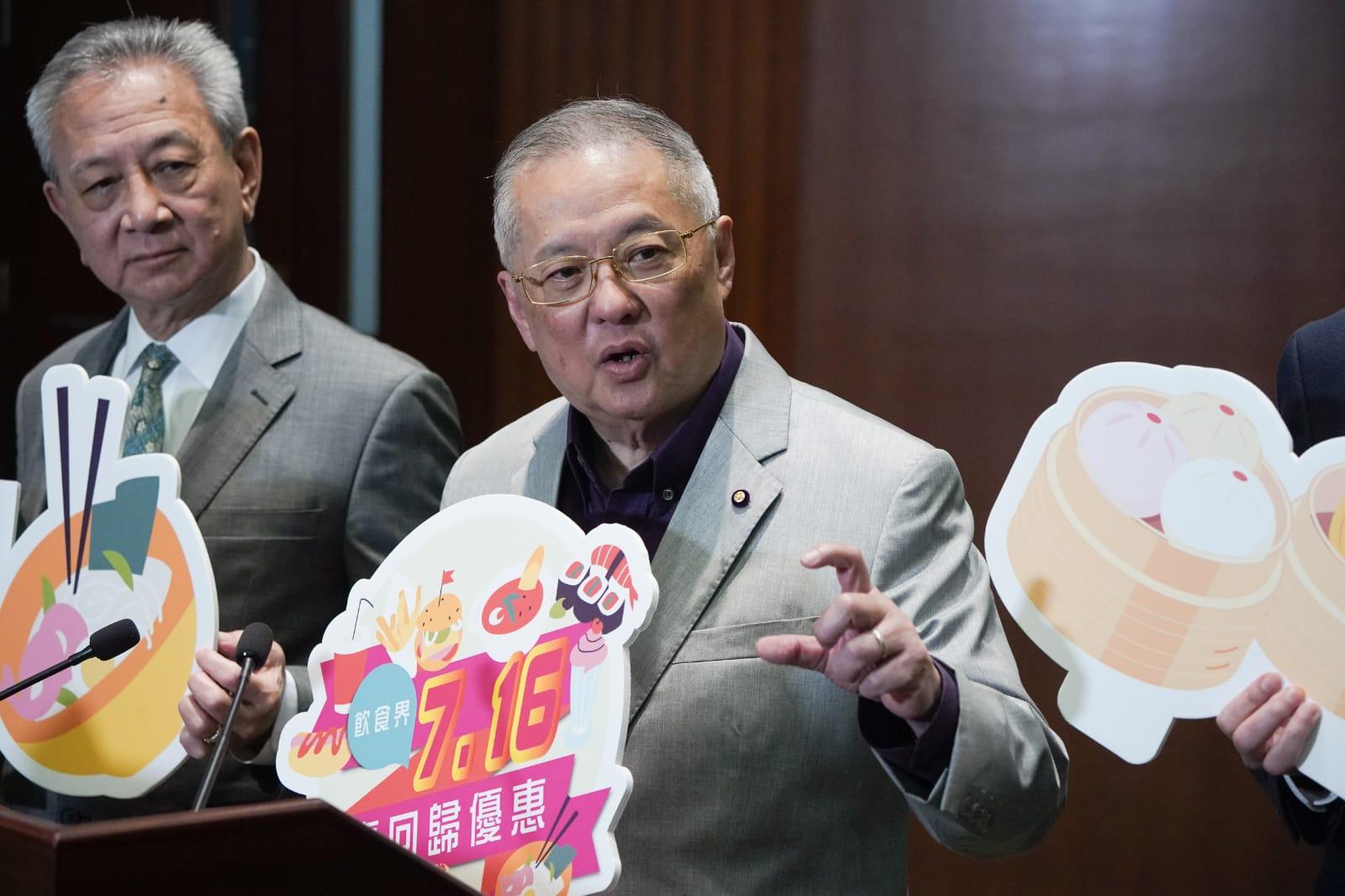 張宇人指,見到市民開心,業界已經夠開心,部分菜式蝕錢非最重要。(李睿哲攝)