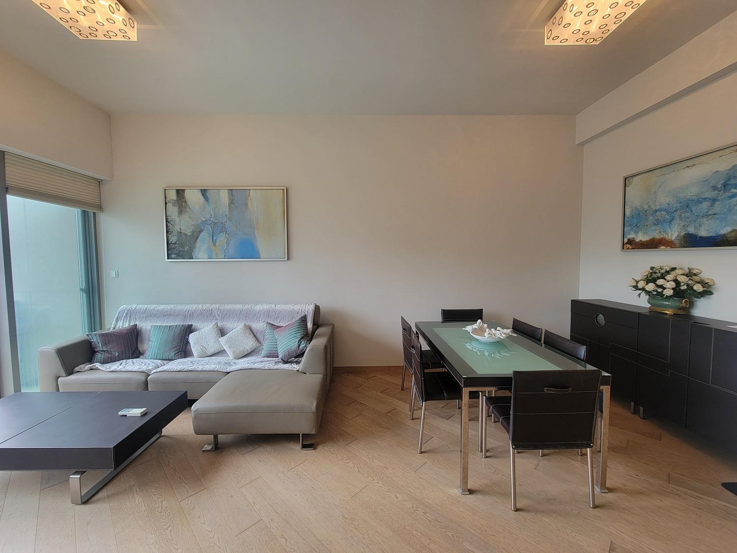 大廳擺放大型傢具後,感覺也不侷促。