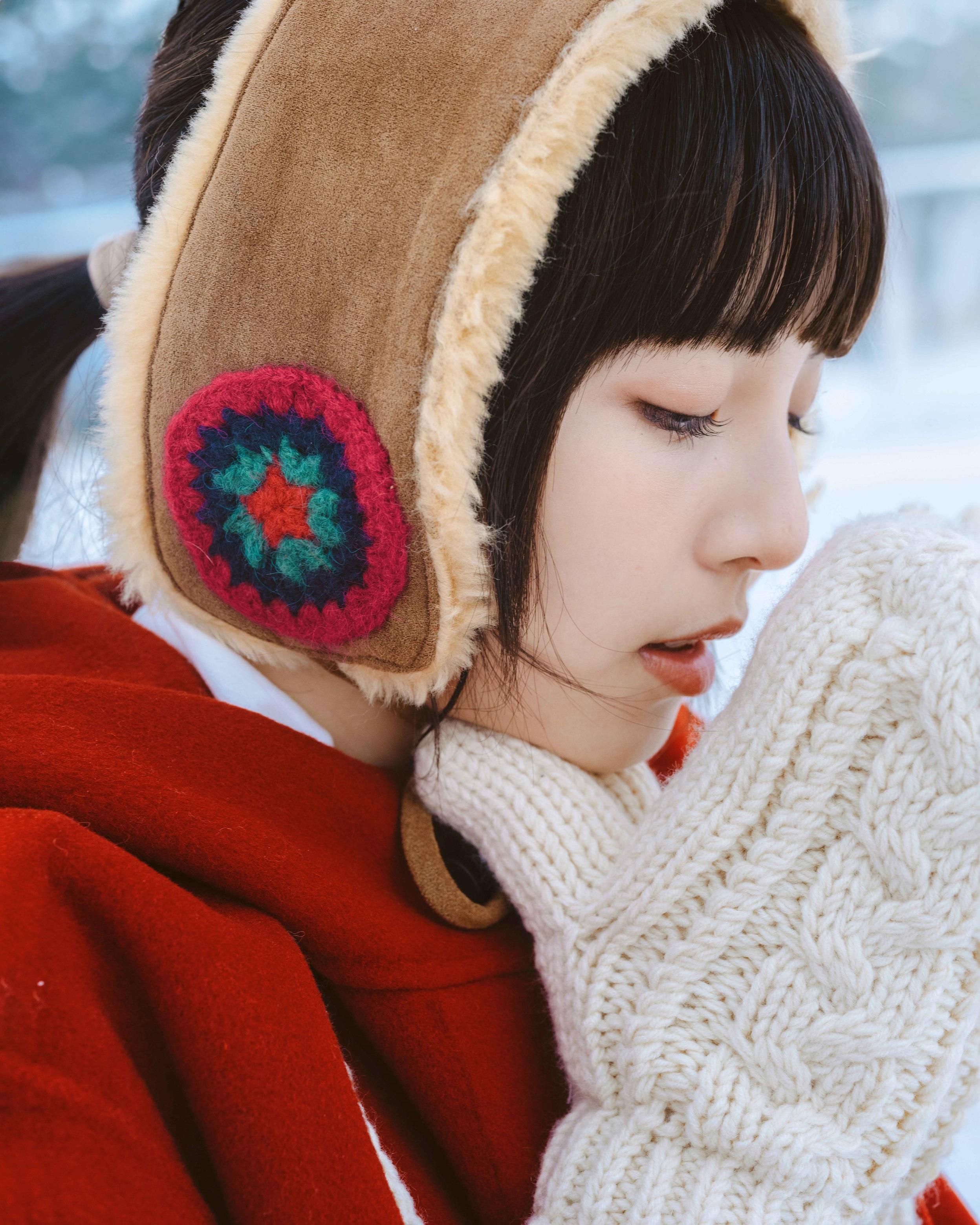 阿冰往北海道拍攝首本寫真集《Blue Blue Blue》。