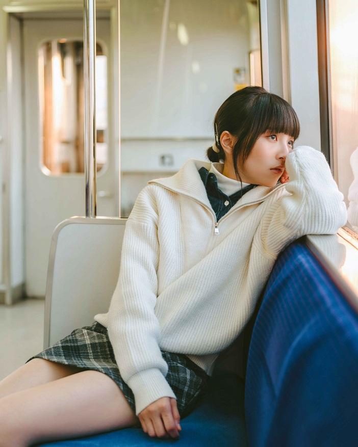 阿冰往北海道拍攝首本寫真集《Blue Blue Blue》。