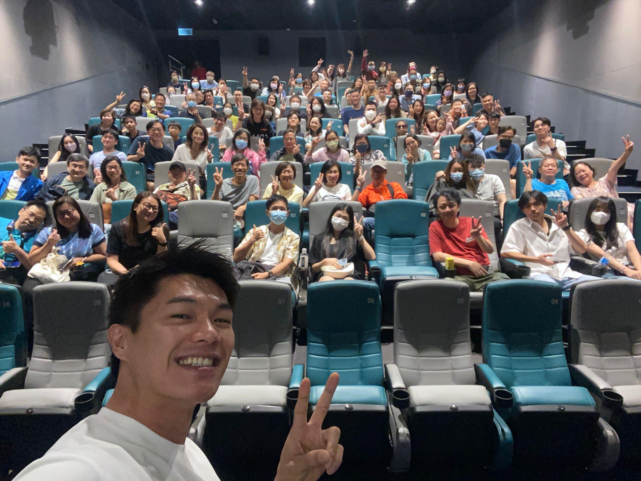 演兒子的柯煒林與文念中齊齊謝票。