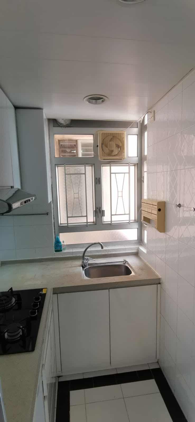 廚房空間亦闊落。