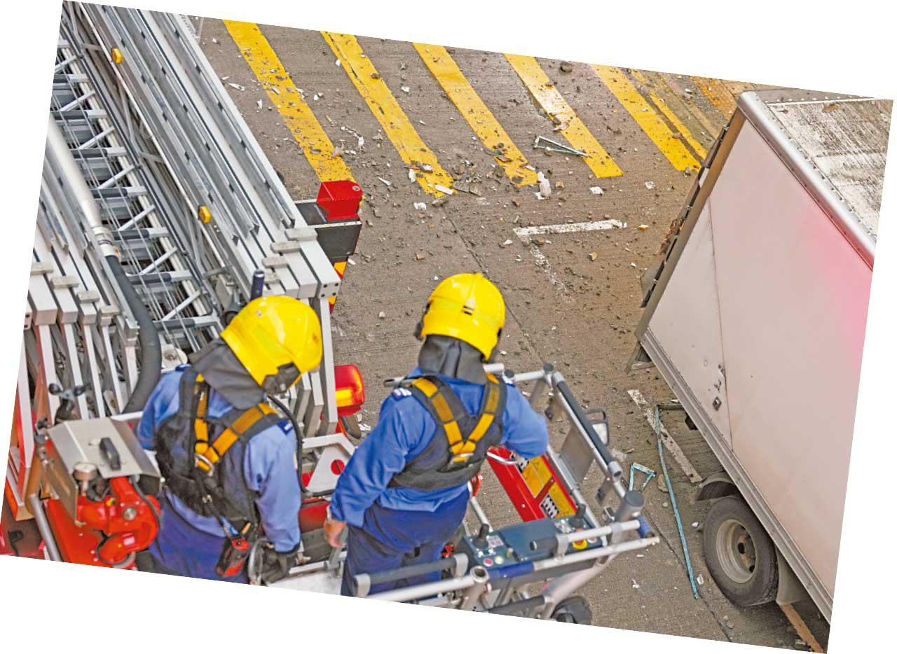 旺角道石屎脫落